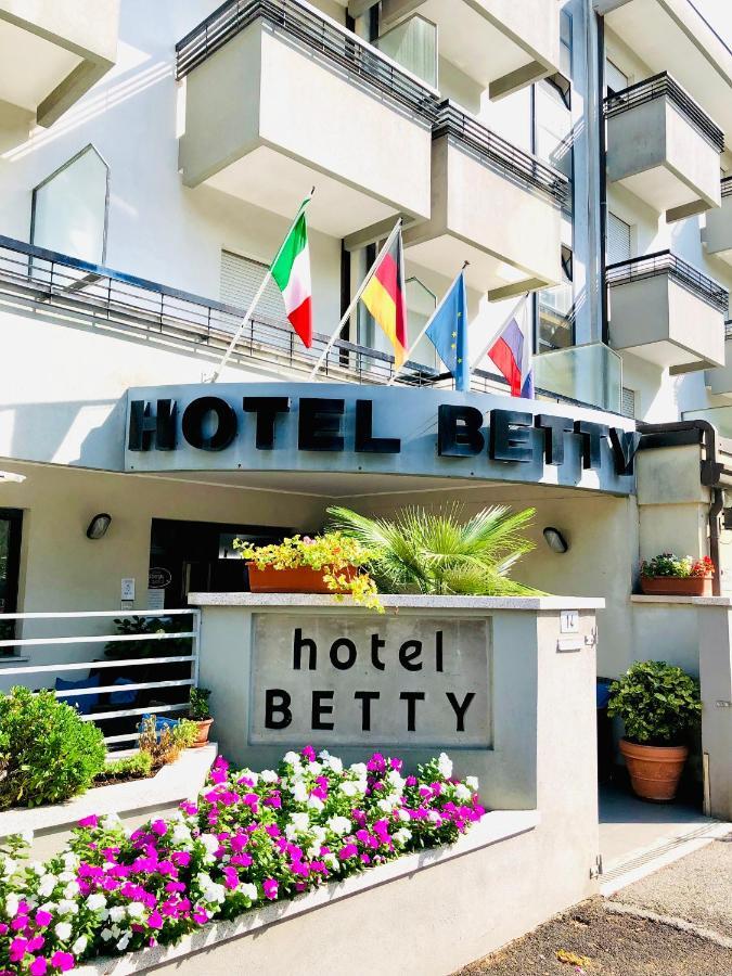 Hotel Betty B&B Rimini Buitenkant foto