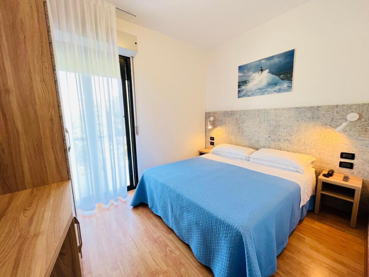 Hotel Betty B&B Rimini Buitenkant foto
