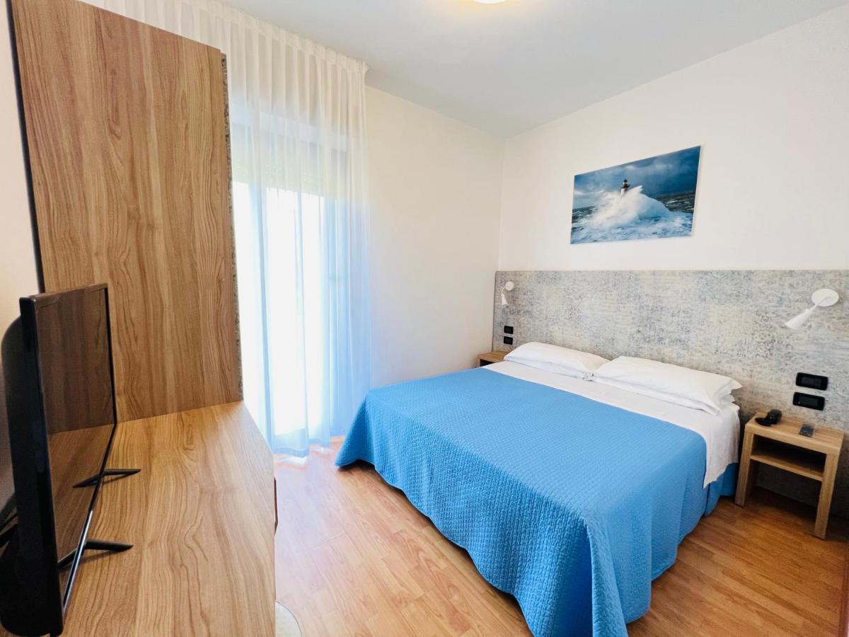 Hotel Betty B&B Rimini Buitenkant foto