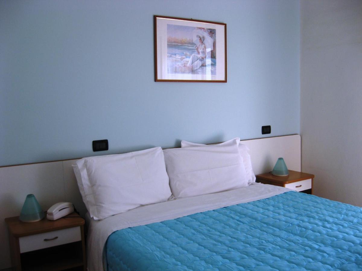 Hotel Betty B&B Rimini Buitenkant foto