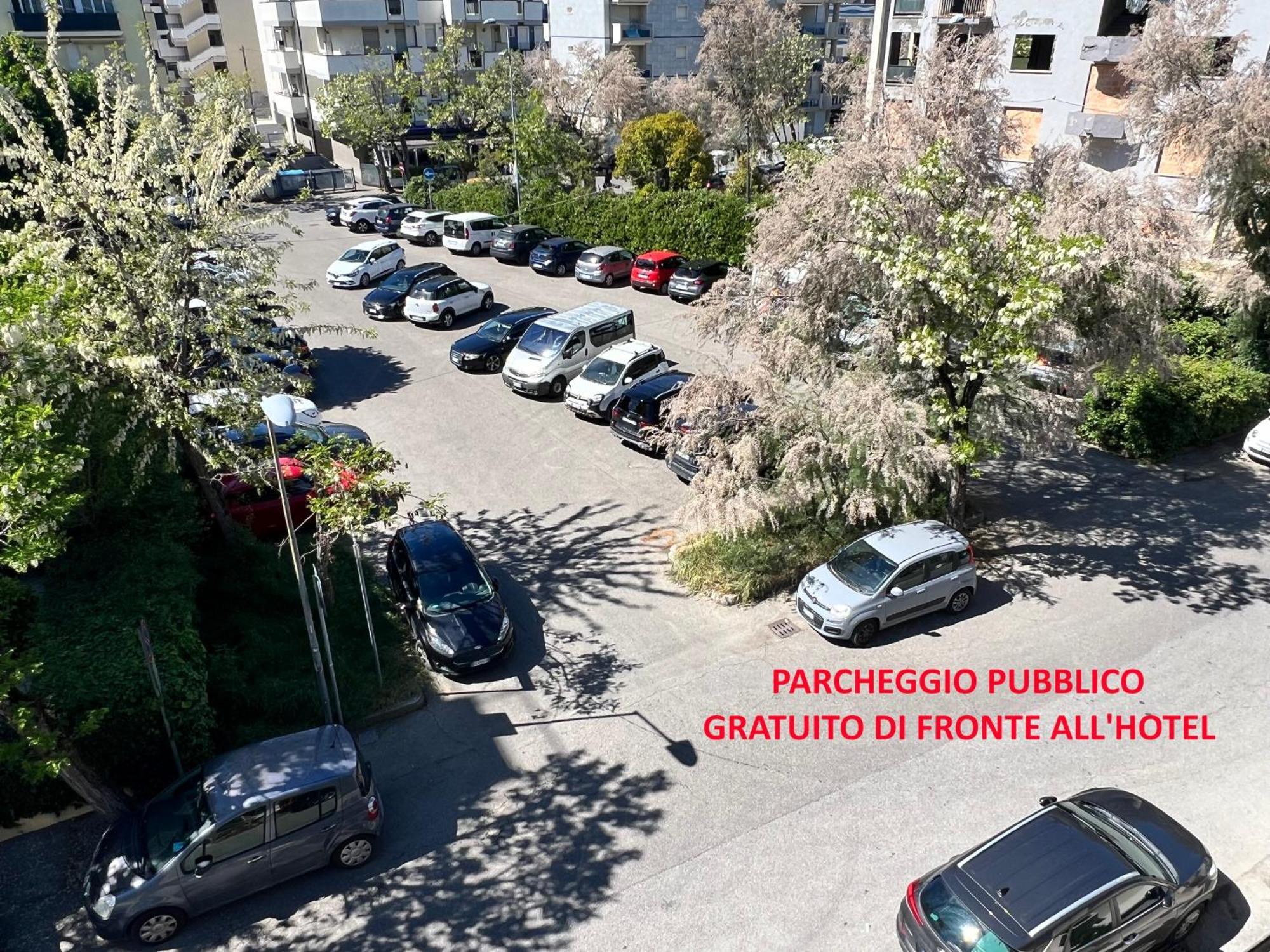 Hotel Betty B&B Rimini Buitenkant foto